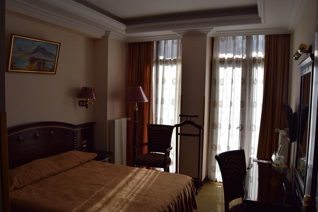 Hotel Arca Lui Noe Sinaia Exterior photo